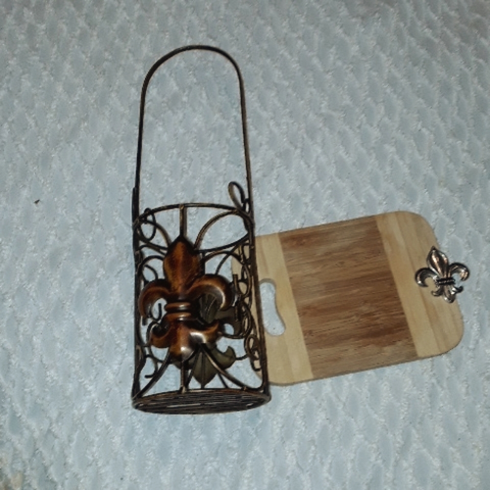Fleur de Lee wine holder and cheese board